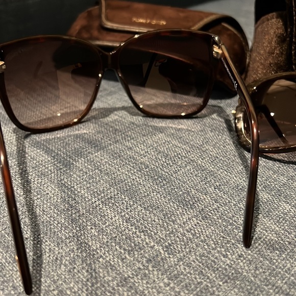 Flash sale!! Tom Ford sunglasses bundle - Picture 3 of 8